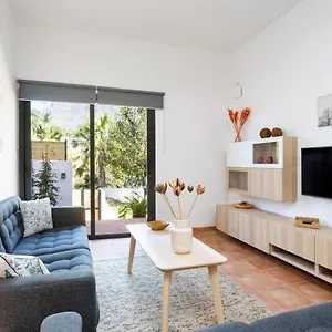 https://apartamentos-los-mirlos.in-canary-islands.com